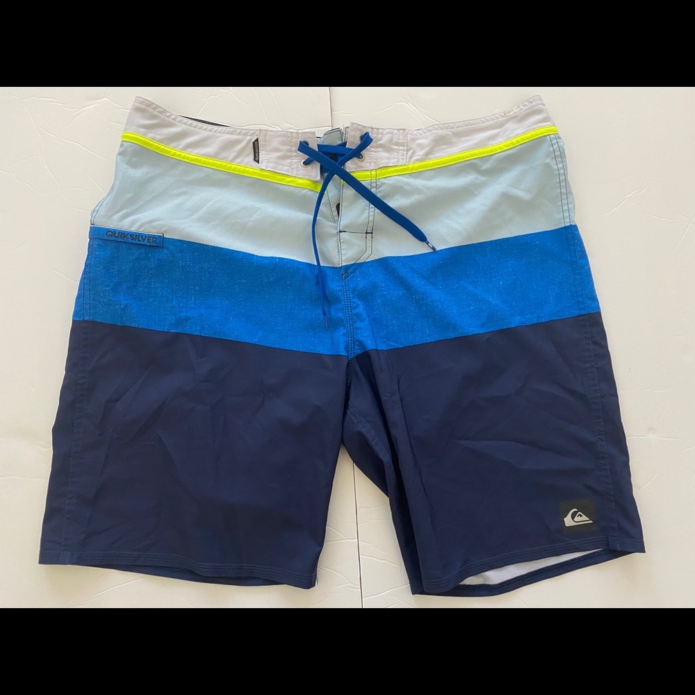 Quiksilver Boardshorts (Size 36)